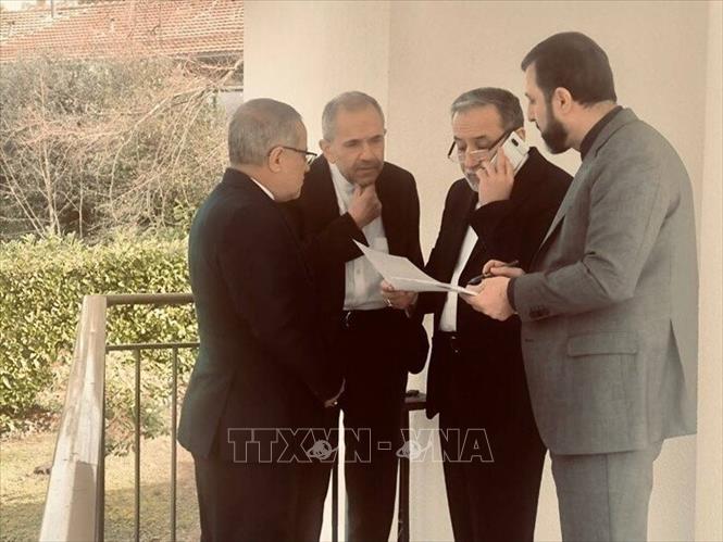 Phái đoàn Iran do Ngoại trưởng Abbas Araghchi (thứ 2, phải) dẫn đầu tới tham gia vòng đàm phán hạt nhân gián tiếp lần thứ ba với phía Mỹ tại Geneva (Thụy Sĩ) ngày 26/2/2026. Ảnh: IRNA/TTXVN