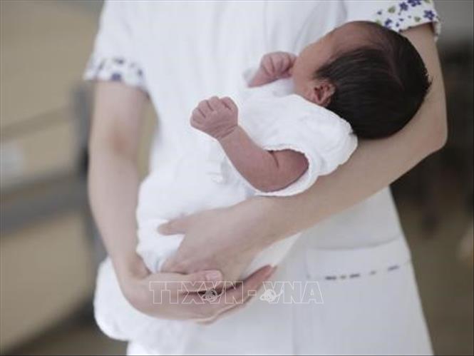 Trẻ sơ sinh tại bệnh viện tỉnh Aichi, Nhật Bản tháng 2/2025. Ảnh: Kyodo/TTXVN