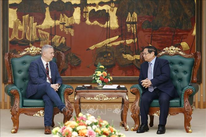 Thủ tướng Phạm Minh Chính tiếp Đại sứ Vương quốc Bỉ tại Việt Nam Karl Van den Bossche. Ảnh: Dương Giang-TTXVN 