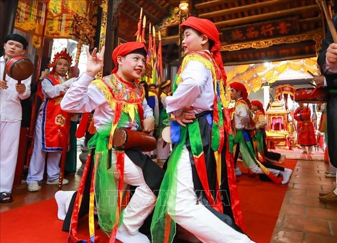The dancers are young and unmarried men who come from families with good backgrounds. VNA Photo: Khánh Hoà