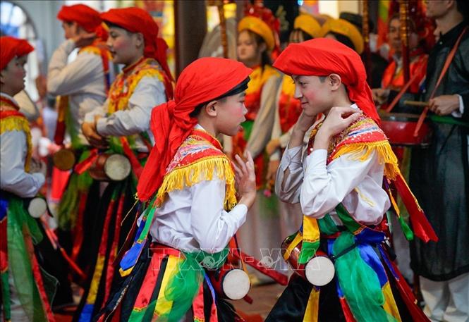 The boys, dressed as girls, with their graceful appearance and fluid, rhythmic movements, create a unique charm, making the dance both ceremonial and familiar to folk traditions. VNA Photo: Khánh Hoà