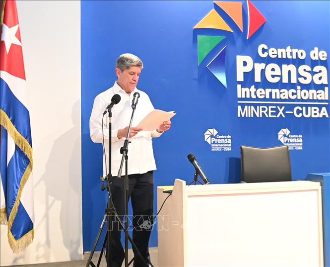 Thứ trưởng Bộ Ngoại giao Cuba Carlos Fernández de Cossío phát biểu với báo chí. Ảnh: Việt Hùng-PV TTXVN tại Cuba