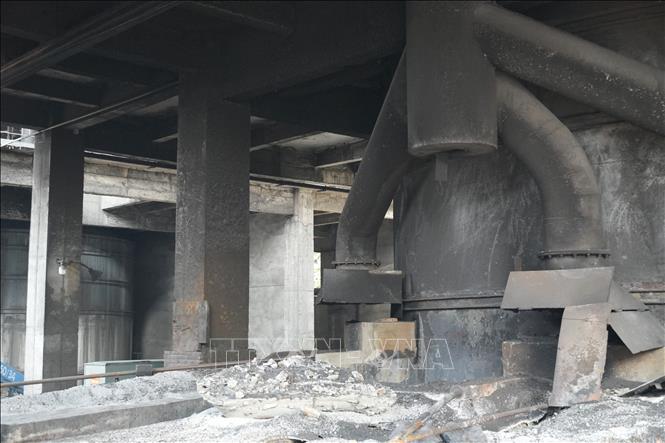 Khu vực xảy ra sự cố nổ vỏ kép bồn tinh chế tại nhà máy Phốt Pho Vàng Việt Nam. Ảnh: Hồng Ninh - TTXVN