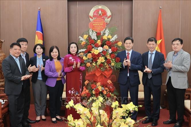 Phó Chủ tịch Quốc hội Nguyễn Thị Thanh thăm và chúc mừng Ngày Thầy thuốc Việt Nam 27/2 tại Bộ Y tế. Ảnh: Minh Quyết - TTXVN
