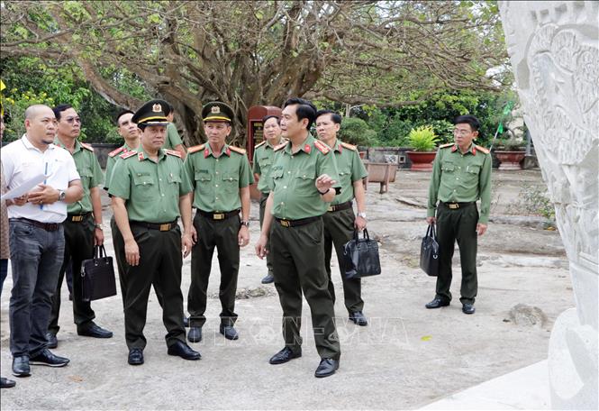 Đoàn Công tác Bộ Công an làm việc với Công an tỉnh Cà Mau. Ảnh: TTXVN phát