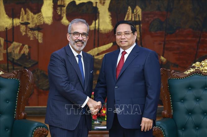 Prime Minister Pham Minh Chinh receives Portuguese Minister of State and Foreign Affairs Paulo Rangel. VNA Photo: Dương Giang