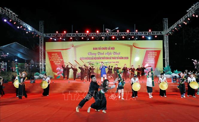 Tiết mục văn nghệ đặc sắc chào mừng lễ hội. Ảnh: Quý Trung – TTXVN