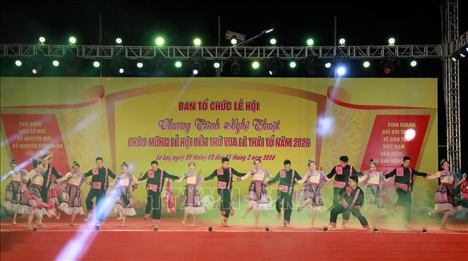 Tiết mục văn nghệ đặc sắc chào mừng lễ hội. Ảnh: Quý Trung – TTXVN