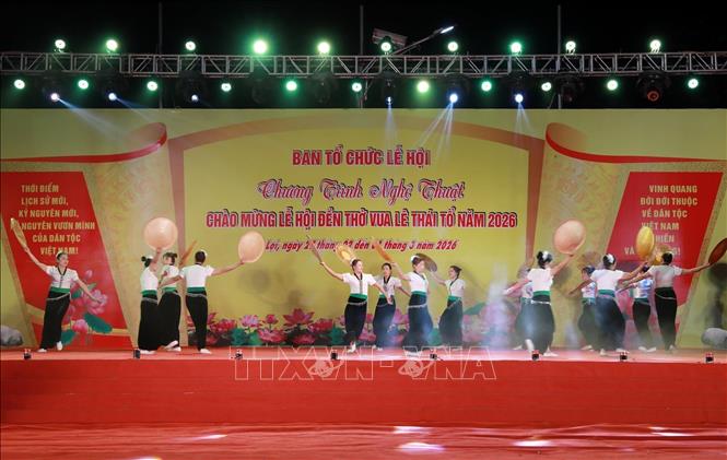 Tiết mục văn nghệ đặc sắc chào mừng lễ hội. Ảnh: Quý Trung – TTXVN