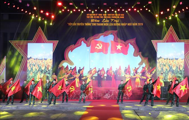 Chương trình văn nghệ tại Đêm lửa trại. Ảnh: Thái Hùng- TTXVN