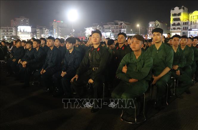 Thanh niên Bắc Ninh sẵn sàng lên đường nhập ngũ. Ảnh: Thái Hùng- TTXVN