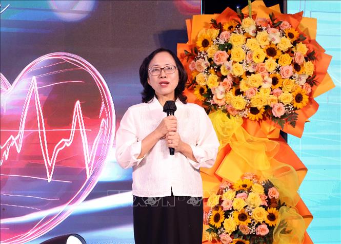 Giám đốc Sở Y tế thành phố Đà Nẵng Trần Thanh Thủy phát biểu chia sẻ tại chương trình Tri ân ngành Y tế thành phố nhân kỷ niệm Ngày Thầy thuốc Việt Nam. Ảnh: Trần Lê Lâm - TTXVN