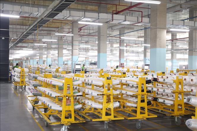 Nhà máy sản xuất sợi tổng hợp và vải thành phẩm thuộc Công ty TNHH Sợi dệt nhuộm Unitex có tổng vốn đầu tư 3.379 tỷ đồng, quy mô 10 ha, công suất thiết kế sản xuất 60.000 tấn sợi và 15.000 tấn vải thành phẩm mỗi năm. Ảnh: Thanh Tân - TTXVN