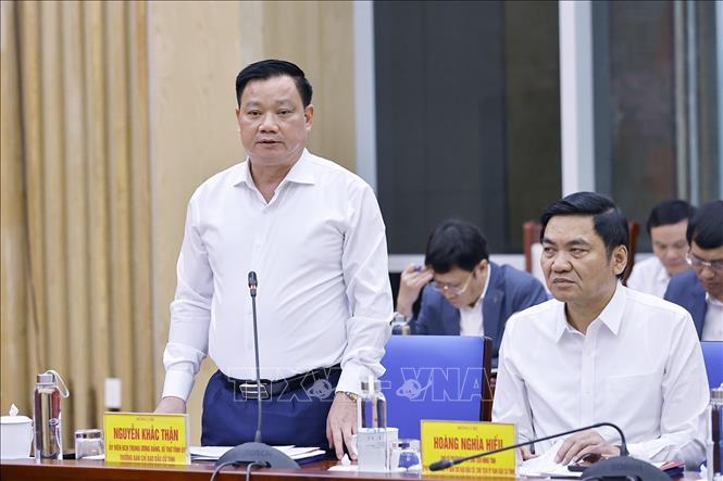 Đồng chí Nguyễn Khắc Thận, Uỷ viên trung ương Đảng, Bí thư Tỉnh ủy, Trưởng Ban Chỉ đạo bầu cử tỉnh Nghệ An phát biểu. Ảnh: Doãn Tấn - TTXVN