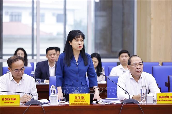 Phó Chủ nhiệm Ủy ban Công tác đại biểu Tạ Thị Yên, Phó Chánh văn phòng Thường trực Hội đồng Bầu cử quốc gia phát biểu. Ảnh: Doãn Tấn - TTXVN