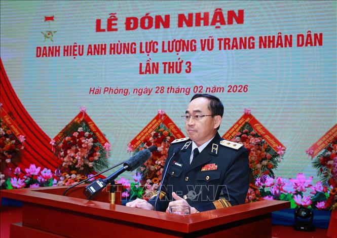 Phó Đô đốc Trần Thanh Nghiêm, Ủy viên Ban chấp hành Trung ương Đảng, Tư lệnh Quân chủng Hải quân phát biểu. Ảnh: Trọng Đức - TTXVN