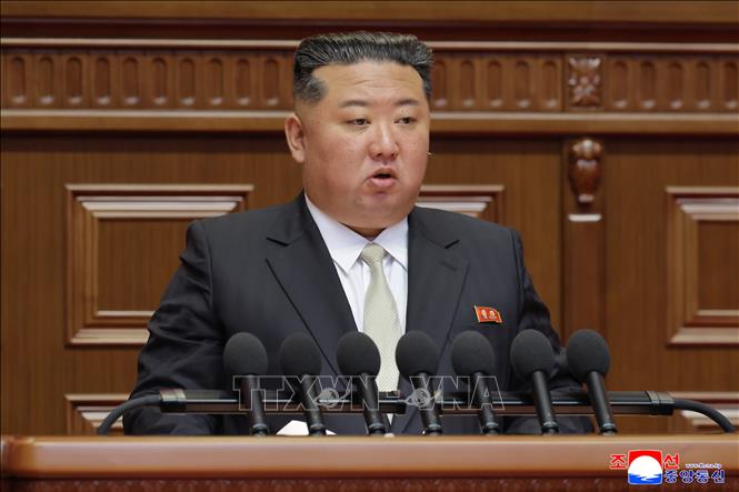 Ngày 25/2/2026, Đại hội lần thứ IX của Đảng Lao động Triều Tiên (WPK) đã chính thức bế mạc. Tổng Bí thư Ban Chấp hành Trung ương Đảng Kim Jong Un đánh giá Đại hội lần này là sự kiện trọng đại, đưa cuộc cách mạng và Đảng Lao động Triều Tiên bước sang giai đoạn thuận lợi hơn, cũng như đưa cuộc đấu tranh nhằm đạt được sự tiến bộ ổn định trên mọi lĩnh vực hoạt động của nhà nước và nâng cao phúc lợi của người dân bước vào giai đoạn mới. Ảnh: YONHAP/TTXVN