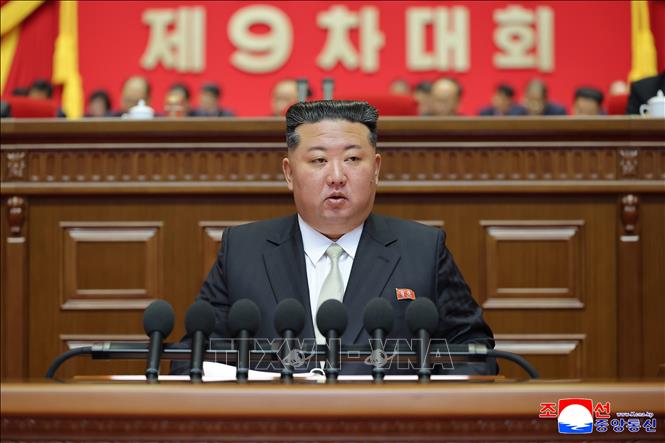 Ngày 25/2/2026, Đại hội lần thứ IX của Đảng Lao động Triều Tiên (WPK) đã chính thức bế mạc. Tổng Bí thư Ban Chấp hành Trung ương Đảng Kim Jong Un đánh giá Đại hội lần này là sự kiện trọng đại, đưa cuộc cách mạng và Đảng Lao động Triều Tiên bước sang giai đoạn thuận lợi hơn, cũng như đưa cuộc đấu tranh nhằm đạt được sự tiến bộ ổn định trên mọi lĩnh vực hoạt động của nhà nước và nâng cao phúc lợi của người dân bước vào giai đoạn mới. Ảnh: YONHAP/TTXVN