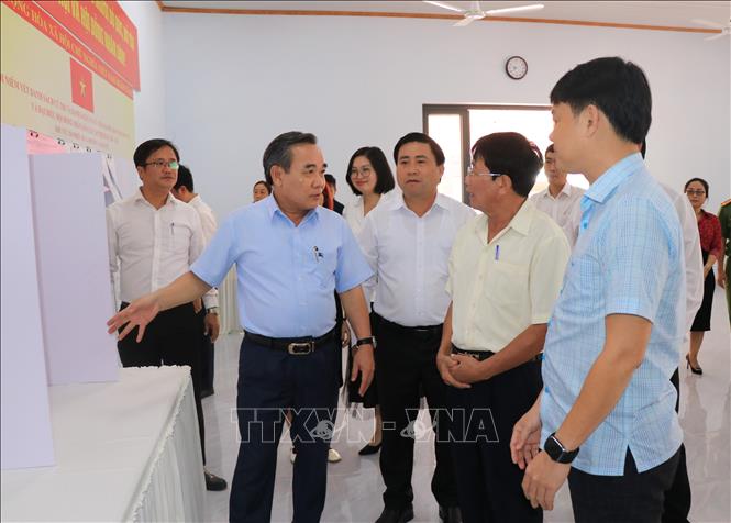 Đoàn công tác kiểm tra công tác bầu cử Đại biểu Quốc hội khóa XVI và Bầu cử Đại biểu HĐND các cấp nhiệm kỳ 2026-2031 kiếm tra khu vực bỏ phiếu tại điểm bỏ phiếu số 11, phường Cam Ranh. Ảnh: Phan Sáu - TTXVN 