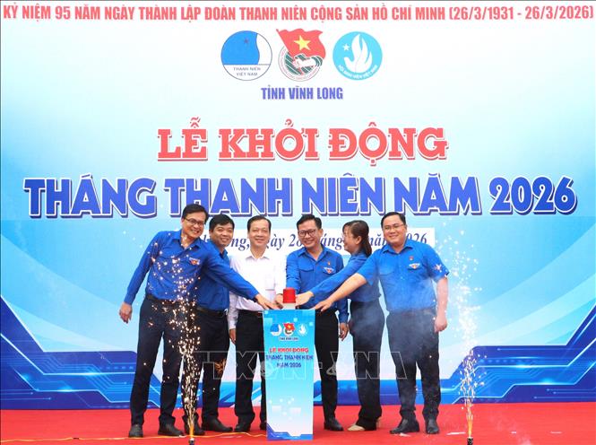 Đại biểu thực hiện nghi thức khởi động Tháng Thanh niên tỉnh Vĩnh Long năm 2026. Ảnh: Lê Thúy Hằng – TTXVN
