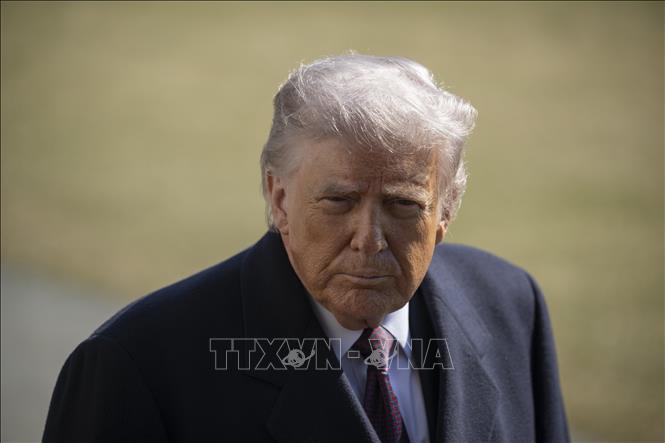 Tổng thống Mỹ D.Trump (ảnh) tuyên bố “mục tiêu” của chiến dịch tấn công “là bảo vệ người dân Mỹ” bằng cách loại bỏ các mối đe dọa hiện hữu. Vì theo ông, Iran đang cố gắng tái thiết chương trình hạt nhân và nỗ lực phát triển các loại tên lửa sớm đạt tầm bắn tới lãnh thổ Mỹ. Ảnh: Anadolu Agency/TTXVN