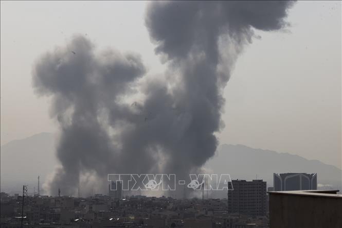 Khói bốc lên sau một vụ nổ ở thủ đô Tehran, Iran ngày 28/2/2026. Ảnh: The Times of Israel/TTXVN