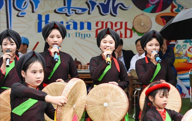 Câu lạc bộ Quan họ Măng non xã Đại Đồng tiếp nối, gìn giữ bảo tồn, phát huy Dân ca Quan họ Bắc Ninh. Ảnh: Thanh Thương - TTXVN