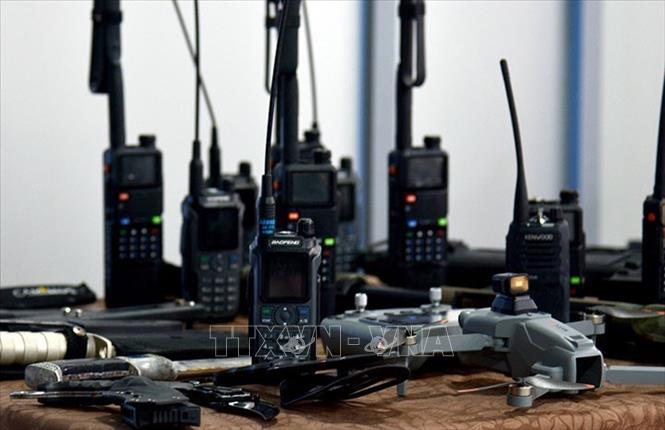 Lực lượng chức năng Cuba thu giữ nhiều thiết bị liên lạc. Ảnh: TTXVN phát