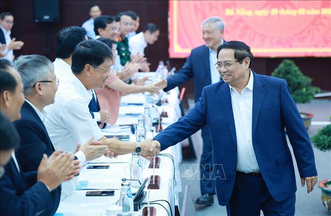 Thủ tướng Phạm Minh Chính làm việc với Ban Thường vụ Thành uỷ Đà Nẵng về tình hình phát triển kinh tế-xã hội. Ảnh: Dương Giang-TTXVN
