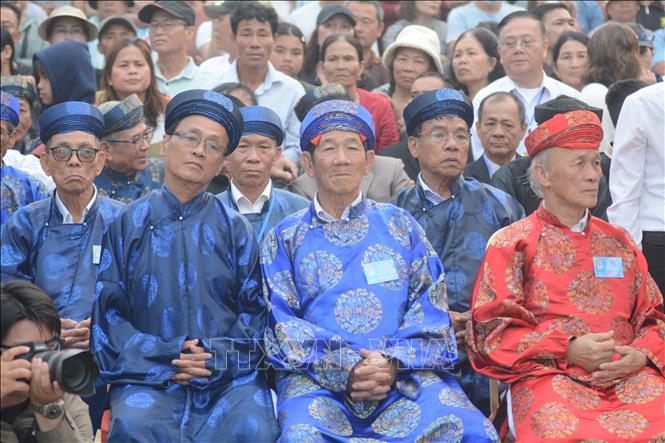 Local elderly persons take part in the festival. VNA Photo: Văn Dũng