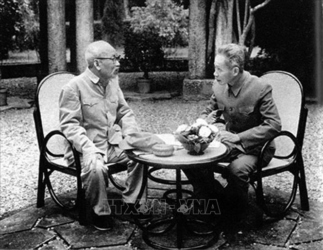 Chủ tịch Hồ Chí Minh và Thủ tướng Phạm Văn Đồng tại Phủ Chủ tịch, Hà Nội (1968). Ảnh: Tư liệu TTXVN