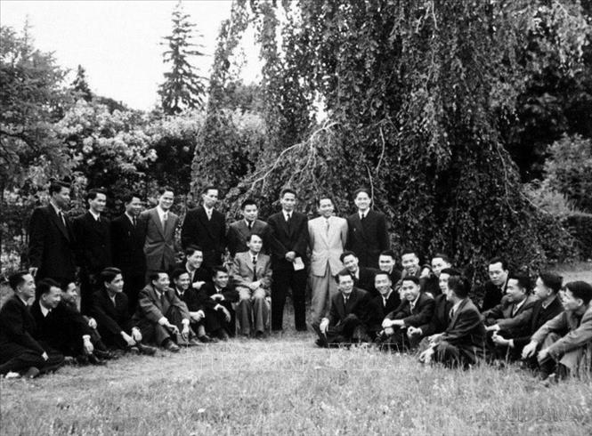 Phó Thủ tướng Phạm Văn Động và Đoàn Chính phủ VNDCCH tại Hội nghị Geneva năm 1954. Ảnh: Võ Năng An - TTXVN