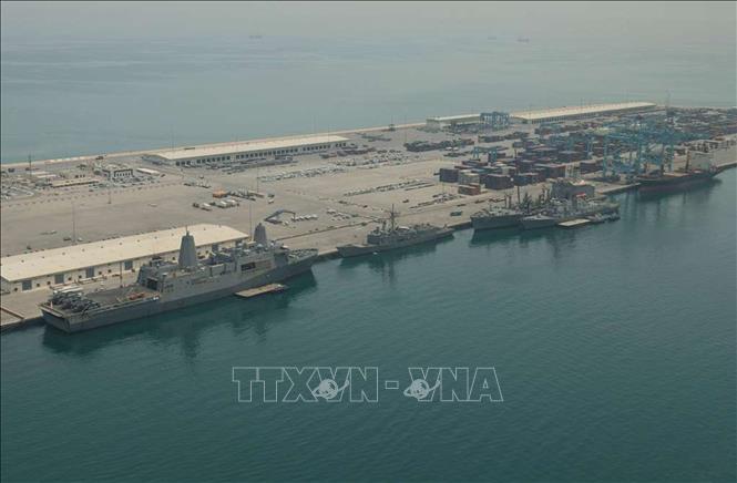 Tàu chiến của Hạm đội 5 Hải quân Mỹ rời khỏi căn cứ quân sự ở Bahrain do lo ngại các vụ tấn công từ Iran. Ảnh: X/TTXVN