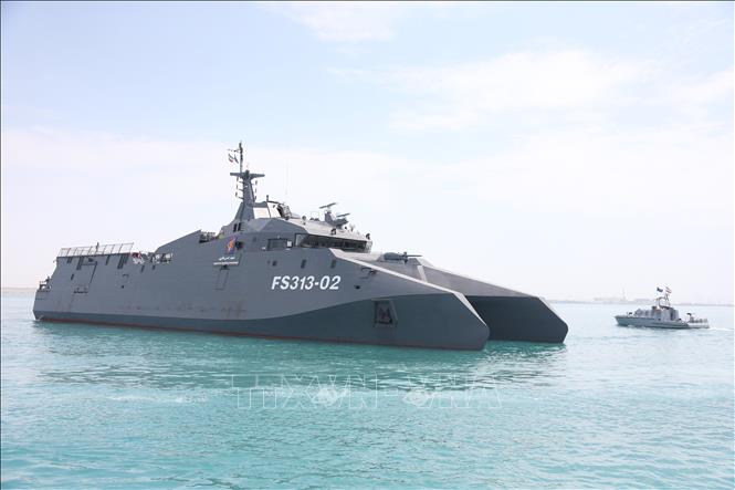 Tàu của Lực lượng Vệ binh Cách mạng Hồi giáo Iran (IRGC) tại một lễ kỷ niệm ở Vịnh Persian. Ảnh: THX/TTXVN