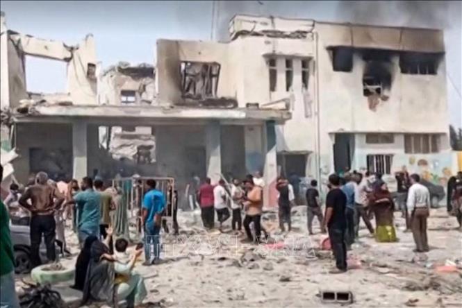 Hình ảnh do Đài truyền hình nhà nước Iran phát về vụ không kích của lực lượng Mỹ và Israel vào trường tiểu học nữ sinh ở Minab, tỉnh Hormozgan, Iran ngày 28/2/2026. Ảnh: Getty Images/TTXVN