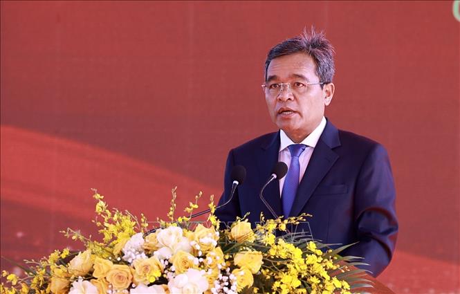 Bí thư Tỉnh ủy Quảng Ngãi Hồ Văn Niên trình bày Diễn văn kỷ niệm 120 năm Ngày sinh Thủ tướng Phạm Văn Đồng. Ảnh: Dương Giang-TTXVN