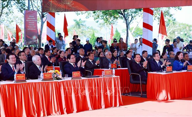 Thủ tướng Phạm Minh Chính và các đồng chí lãnh đạo, nguyên lãnh đạo Đảng, Nhà nước dự Lễ kỷ niệm 120 năm Ngày sinh Thủ tướng Phạm Văn Đồng. Ảnh: Dương Giang-TTXVN 