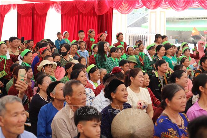Bà con nhân dân xã Ba Sơn, tỉnh Lạng Sơn thưởng thức chương trình văn hóa văn nghệ tại Ngày hội Biên phòng toàn dân 2026. Ảnh: Quang Duy – TTXVN