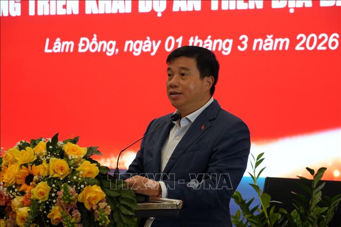 Ủy viên trung ương Đảng, Bí thư Tỉnh ủy Lâm Đồng Y Thanh Hà Niê Kđăm phát biểu tại cuội đối thoại. Ảnh: Chu Quốc Hùng - TTXVN