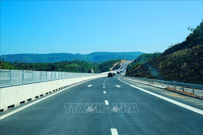 Dự án tuyến đường cao tốc Chí Thạnh (Đắk Lắk) - Vân Phong (Khánh Hoà) thuộc tuyến đường bộ cao tốc Bắc - Nam phía Đông. Ảnh: Dương Giang-TTXVN 
