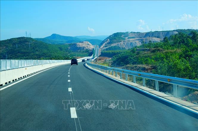 Dự án tuyến đường cao tốc Chí Thạnh (Đắk Lắk) - Vân Phong (Khánh Hoà) thuộc tuyến đường bộ cao tốc Bắc - Nam phía Đông. Ảnh: Dương Giang-TTXVN 