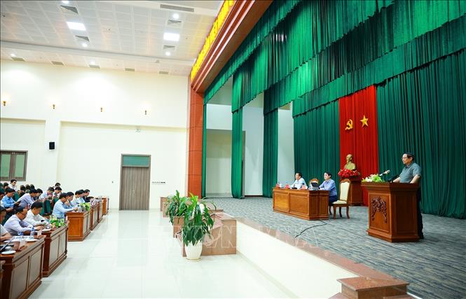 Thủ tướng Phạm Minh Chính làm việc với các địa phương có dự án đường cao tốc đi qua. Ảnh: Dương Giang-TTXVN