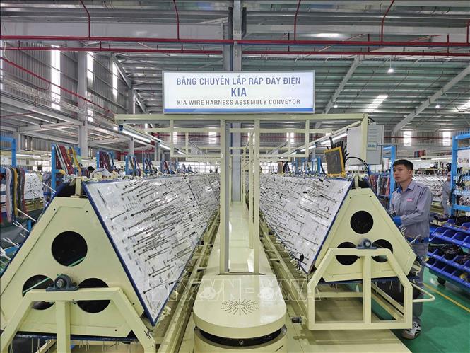 Hệ thống dây chuyển lắp ráp ô tô của Tập đoàn THACO Trường Hải. Ảnh: Kha Phạm - TTXVN