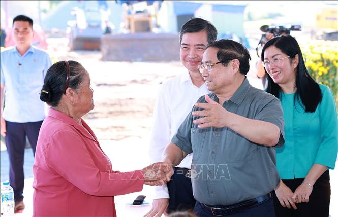 Thủ tướng Phạm Minh Chính thăm, chúc Tết nhân dân Khu Tái định cư xã Tuy An Tây, phía Đông tỉnh Đắk Lắk. Ảnh: Dương Giang-TTXVN

