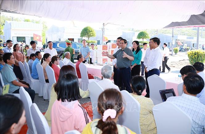 Thủ tướng Phạm Minh Chính thăm, chúc Tết nhân dân Khu Tái định cư xã Tuy An Tây, phía Đông tỉnh Đắk Lắk. Ảnh: Dương Giang-TTXVN

