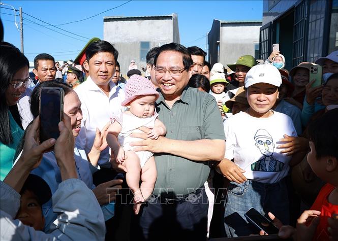 Thủ tướng Phạm Minh Chính thăm, chúc Tết nhân dân Khu Tái định cư xã Tuy An Tây, phía Đông tỉnh Đắk Lắk. Ảnh: Dương Giang-TTXVN

