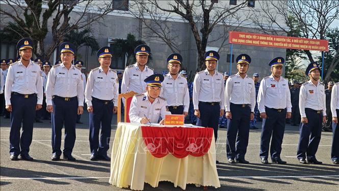 Ký kết thi đua giữa các đơn vị trong Vùng Cảnh sát biển 2 trong mùa huấn luyện năm 2026. Ảnh: Đoàn Hữu Trung - TTXVN