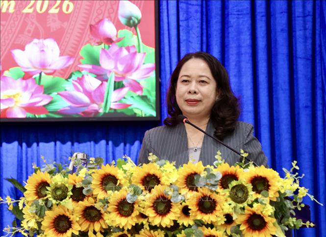 Đồng chí Võ Thị Ánh Xuân, Bí thư Trung ương Đảng, Phó Chủ tịch nước, Phó Chủ tịch Hội đồng Bầu cử Quốc gia trình bày chương trình hành động tại buổi tiếp xúc cử tri. Ảnh: Thanh Sang-TTXVN