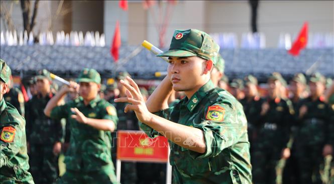  Bộ đội biên phòng thành phố Cần Thơ trình diễn võ thuật tại lễ ra quân huấn luyện. Ảnh: Hồng Thái - TTXVN