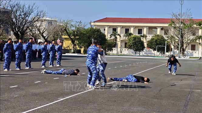 Nội dung huấn luyện chiến đấu đối kháng của chiến sĩ Bộ Tư lệnh Vùng Cảnh sát biển 2. Ảnh: Đoàn Hữu Trung - TTXVN